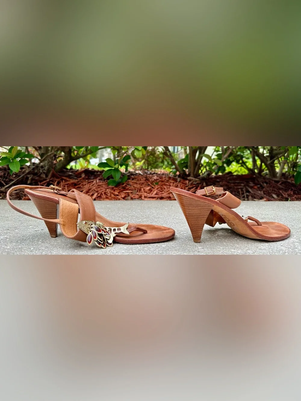 Michael Kors Women's Brown Leather Thong Sandals Fish Charm Size 10M Gold Tone